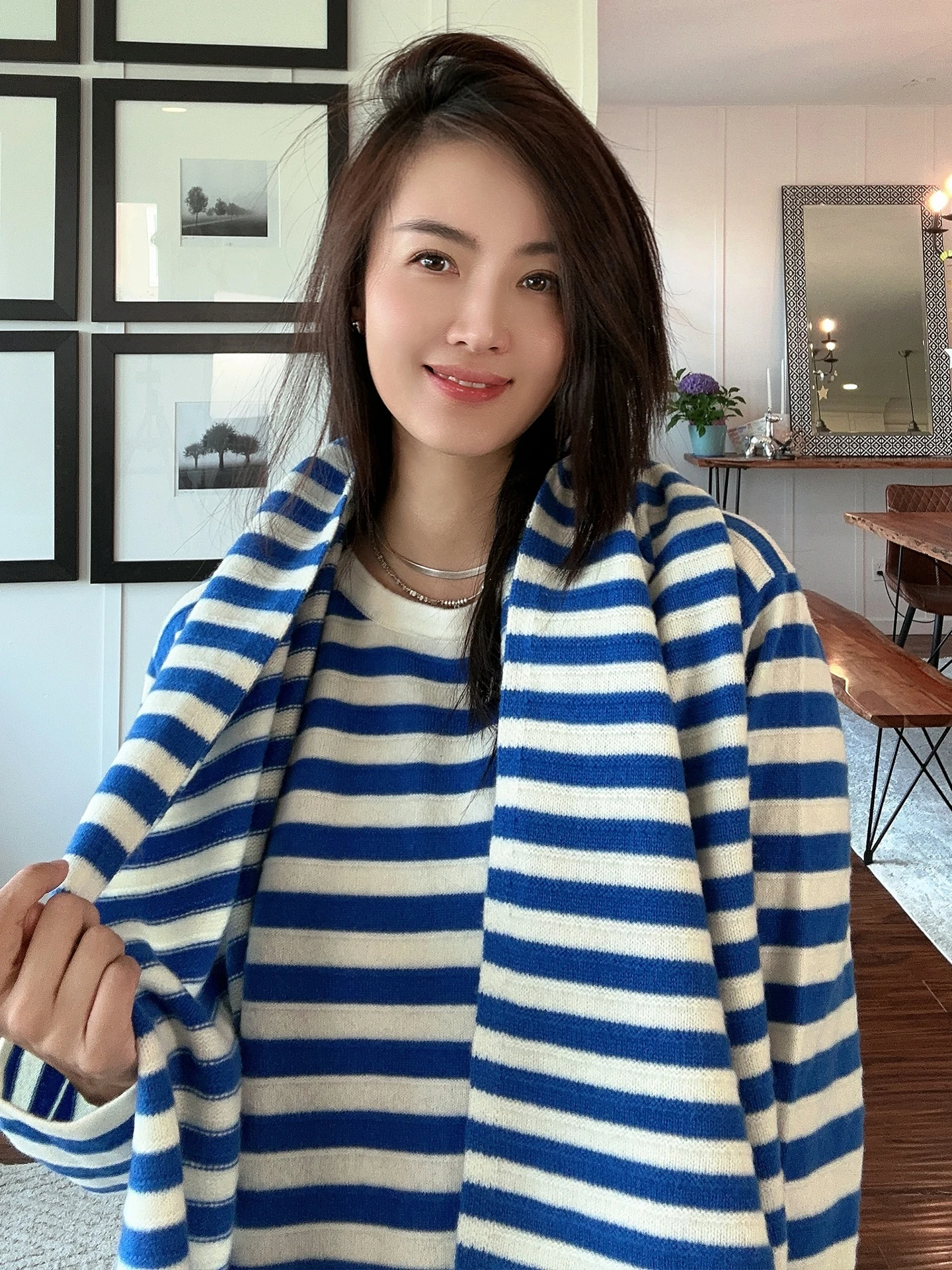 

Классический полосатый мягкий шерстяной свитер с шарфом. Высококачественный полосатый шерстяной топ, теплый свободный крой, круглый длинный свеч...