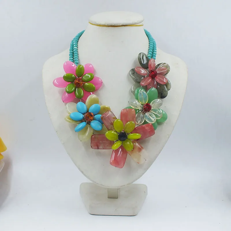 

Natural stone hand woven flower necklace. Charming Women's Party Jewelry 20"