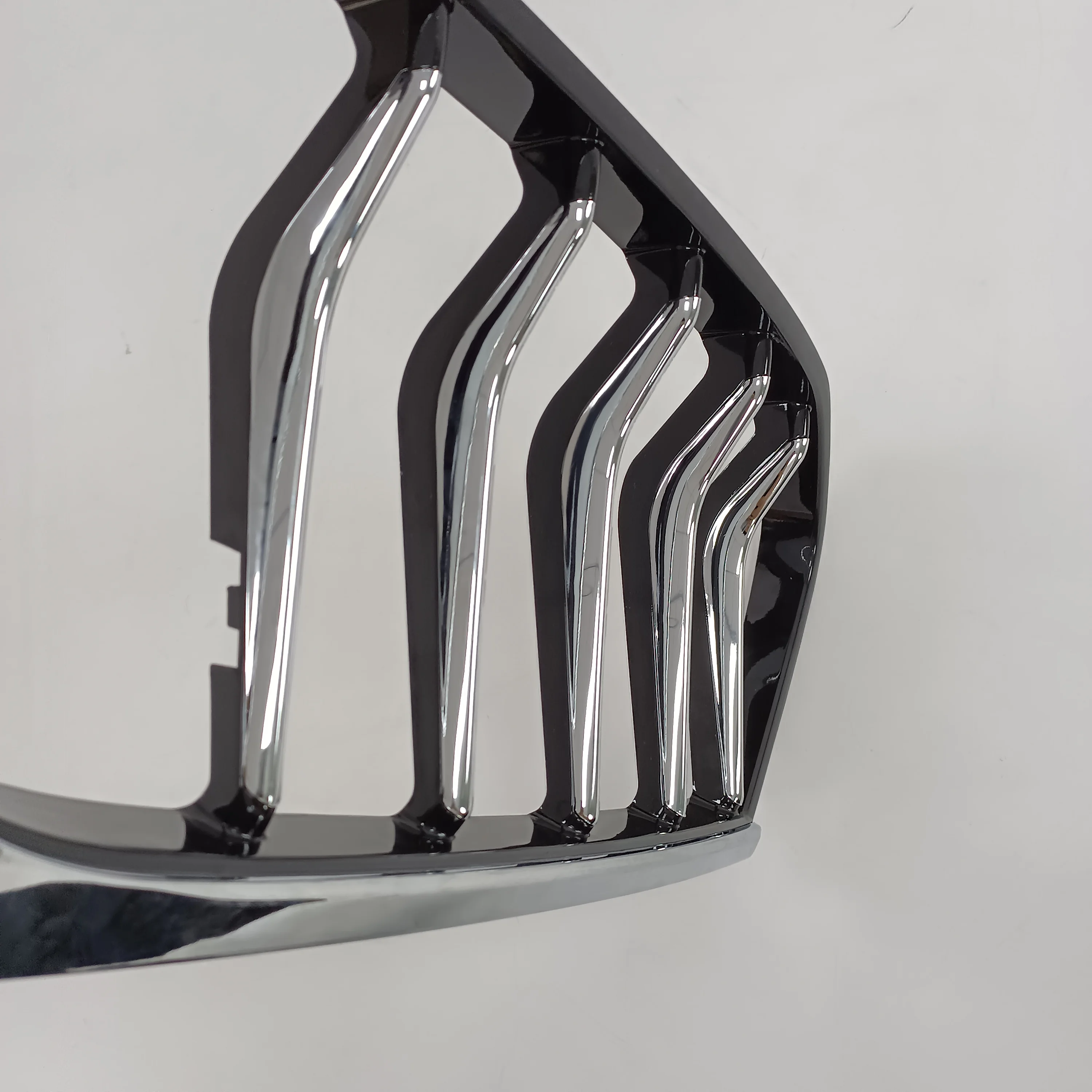 마세라티 기블리 업그레이드용 블랙 크롬 프론트 라디에이터 그릴 (2014-2018) OEM670011097 트로피 바디 키트