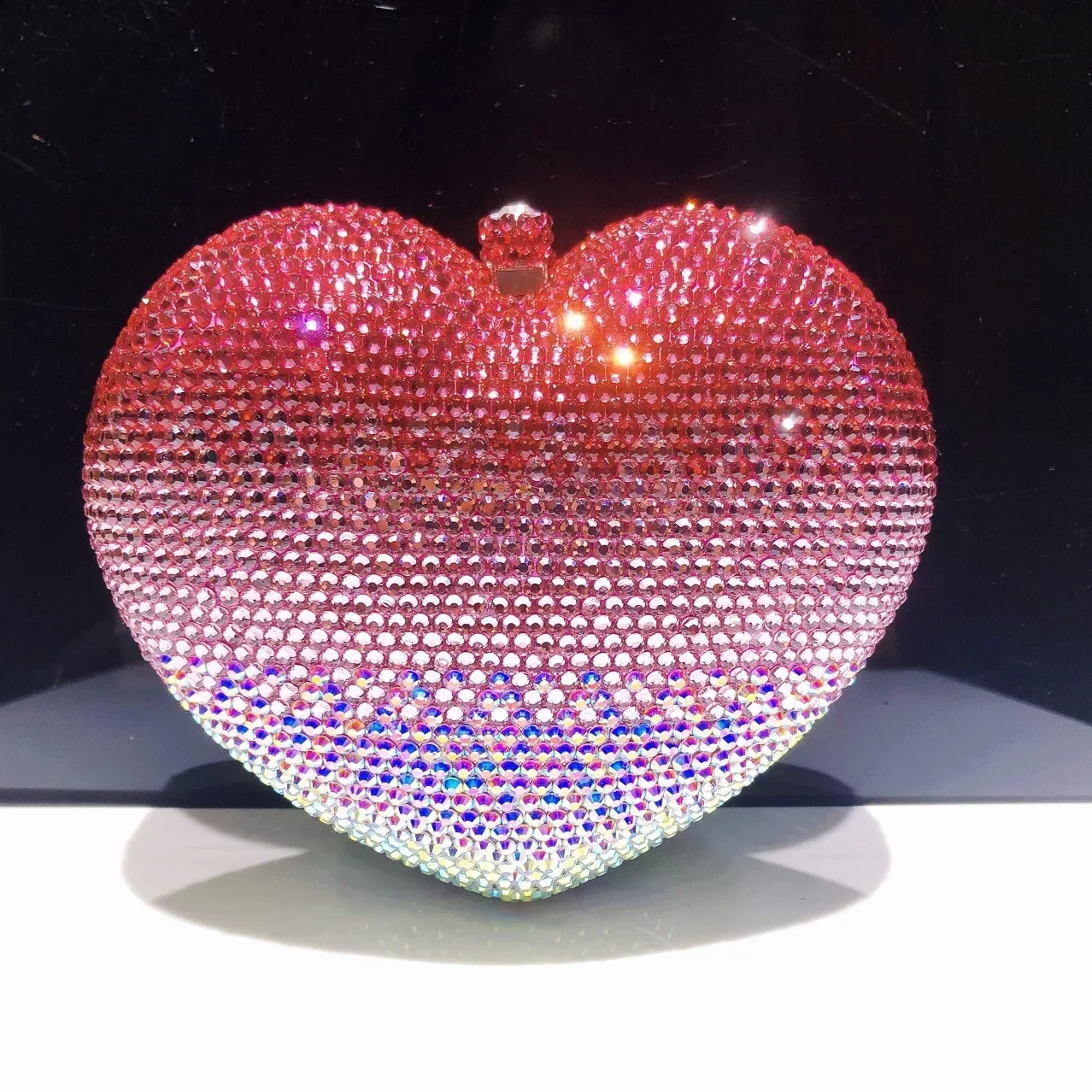 New arrival custom heart-shaped color-changing luxury rhinestone unique purse evening clutch bag Ladies Crystal Purse