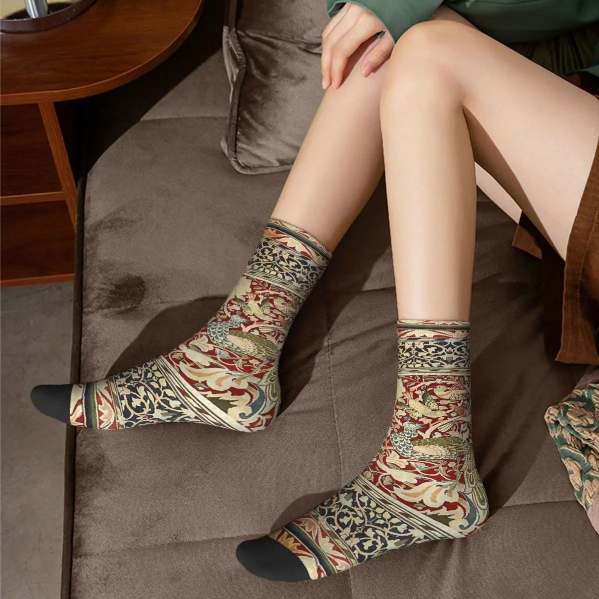 Casual William Morris Vintage Floral Basketball Socks Victorian Flowers Polyester Middle Tube Socks for Women Men Non-slip