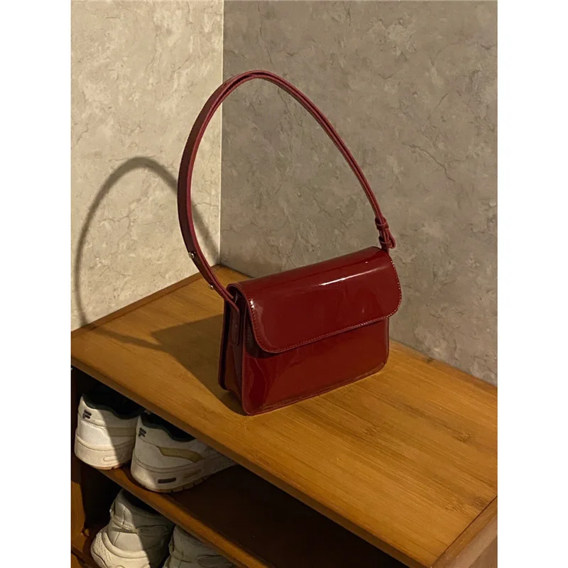 Retro Patent Leather Shoulder Bag For Women Luxury Flap Crossbody Bag Solid Color Underarm Bag Red Crossbody Bag Lady Handbag