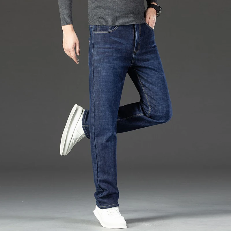 Jeans ispessiti foderati in pile autunno inverno da uomo Pantaloni in denim elasticizzati dritti larghi alla moda maschile Pantaloni casual intelligenti caldi