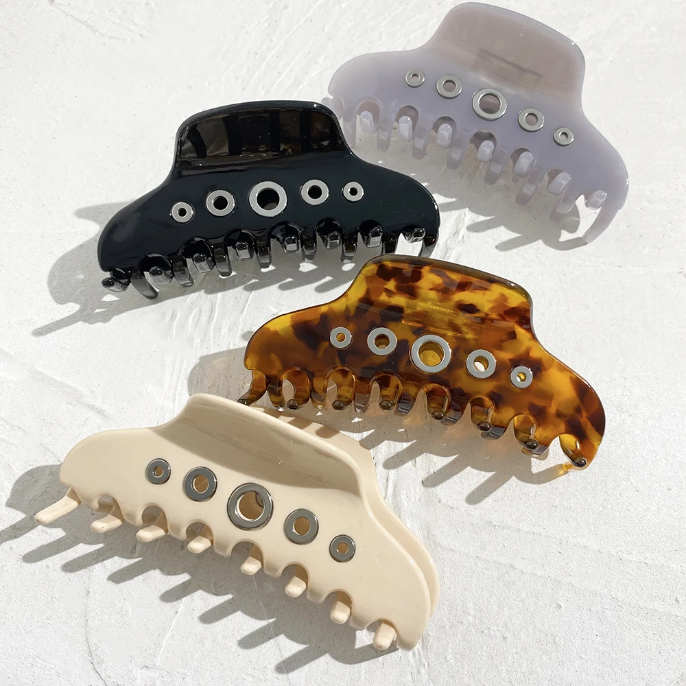 

Retro Hollow Oversize Shark Hair Clip For Women Trend Geometric Hair Claw For Thick Hairpin Accessories Gifts 2024