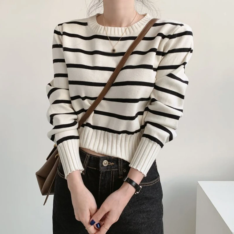 Women\'s Knitted Short Sweater O-Neck Retro Stripe Contrast Color Casual Fashion Versatile Long Sleeves Autumn Bottoming Tops