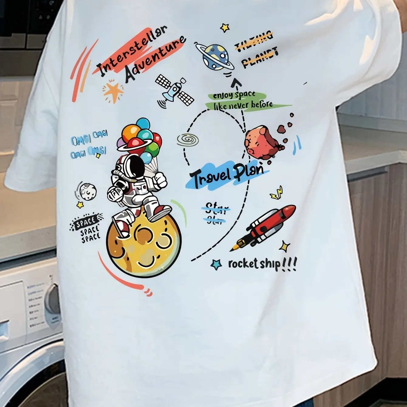 2025 nueva camiseta de algodón puro con patrón de exploración espacial, estampado de astronauta y cohete alienígena, informal, cuello redondo, manga corta