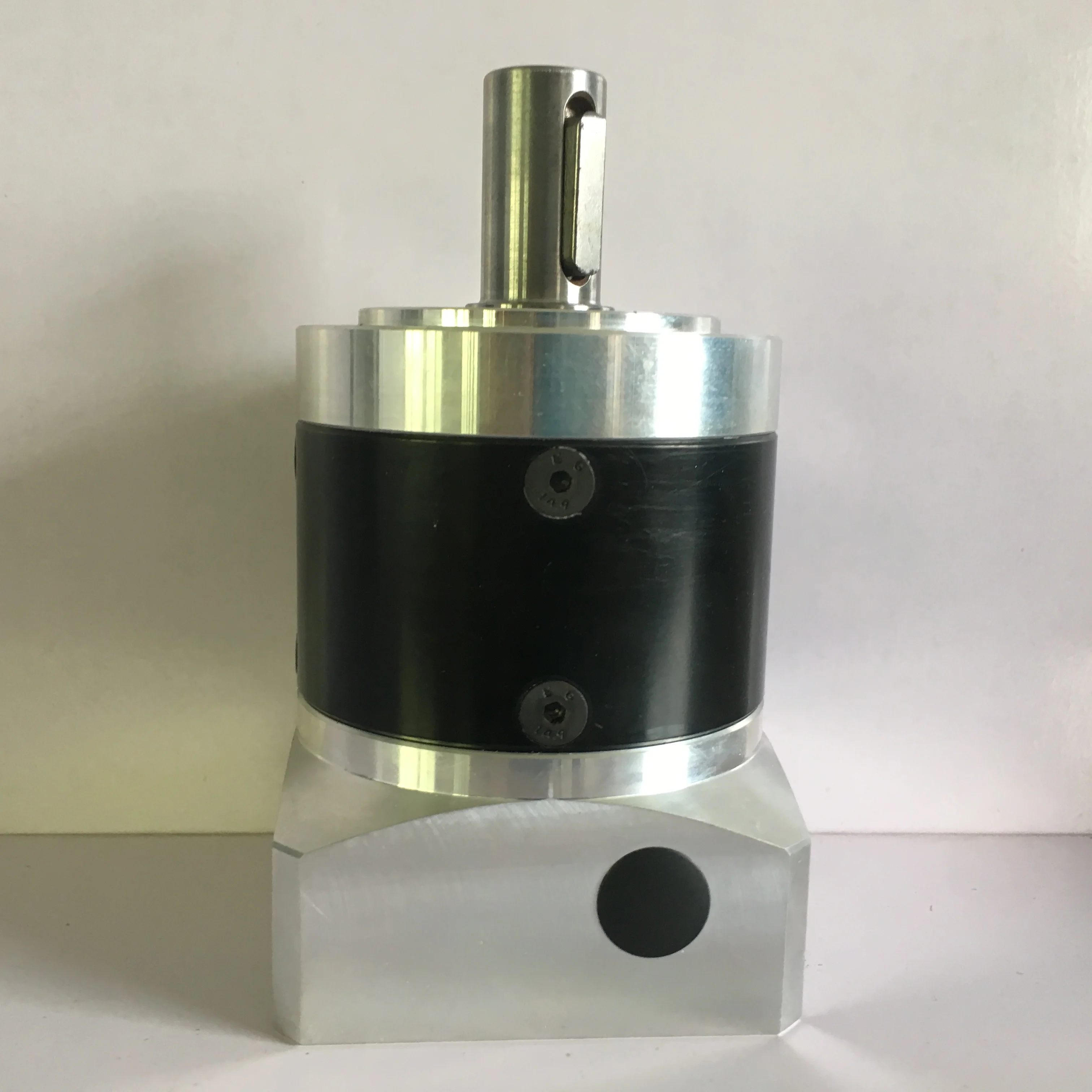 Высокоточный планетарный редуктор Hengbai Servo Motor PL80 с фланцевым креплением, КПД 90%, крутящий момент 5.6-150 Нм, гарантия 1 год