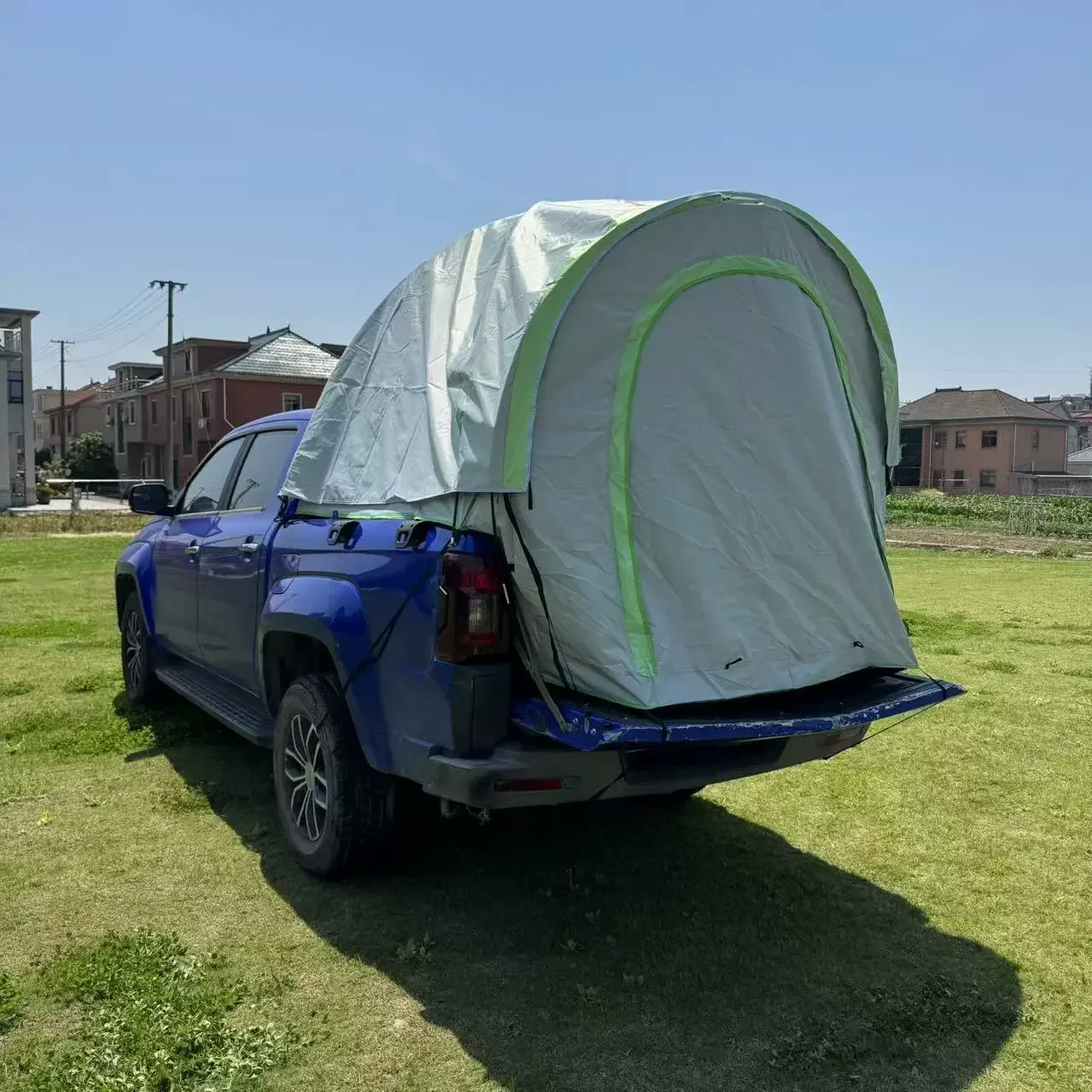 

Outdoor Tail-mounted Tent for Pickup Truck Camping in the Wild. 3-4 Person Foldable Tent with a Roof for Fishing