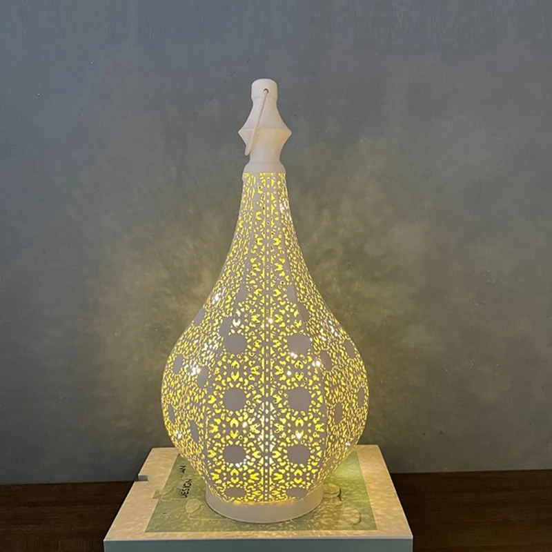 โคมไฟตั้งโต๊ะสไตล์โมร็อกโกโคมไฟตั้งโต๊ะโลหะแบตเตอรี่ขับเคลื่อนโคมไฟไร้สายพร้อมหลอดไฟนางฟ้าสําหรับห้องคริสต์มาส A