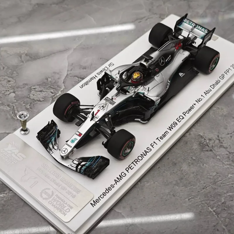 

Stock 1:43 ABU Dhabi Grand Prix W09 No. 1 Hamilton Racing Car F1 Model Collection Ornament, adult decorative gift.