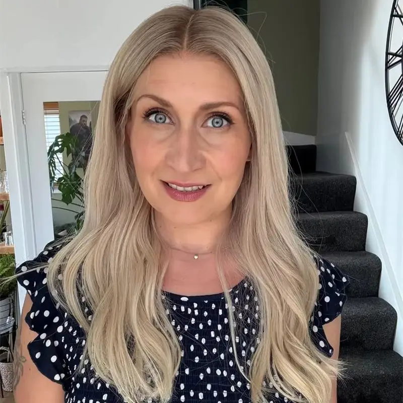 Middle Part Ombre Creamy Light Blonde Highlights HD Transparent Lace Front Wig Blended Human Hair Natural Preplucked Hairline