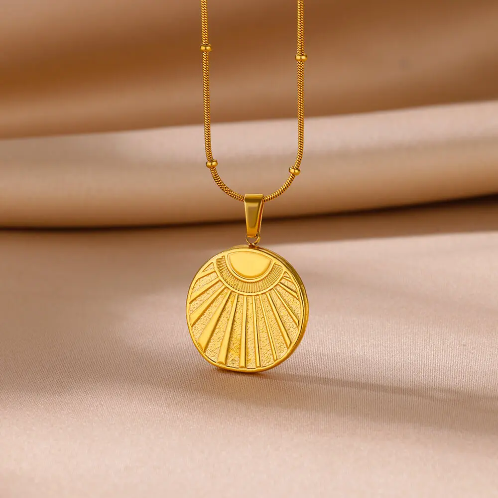 Vintage Gold Color Scallop Pendant Necklace For Women Stainless Steel Chain Choker Necklace Fashion Jewelry Birthday Party Gifts