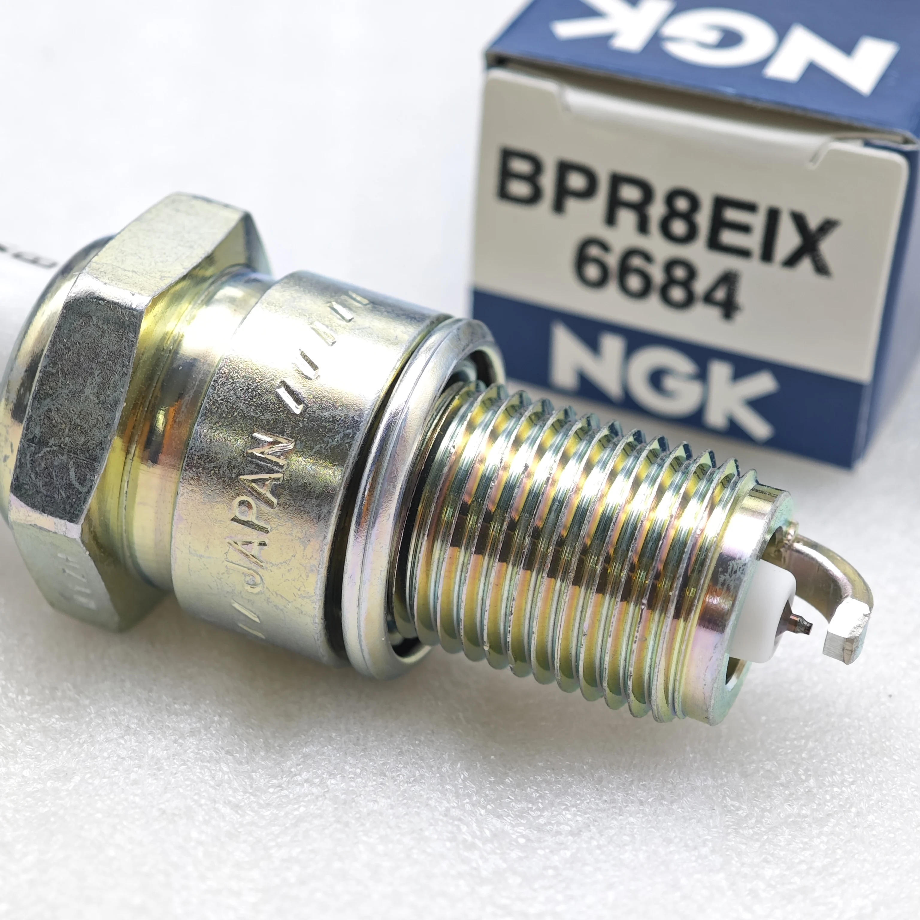 1pcs BPR8EIX 6684 NGK Iridium IX Spark Plug Upgrade BPR8ES BR8ES