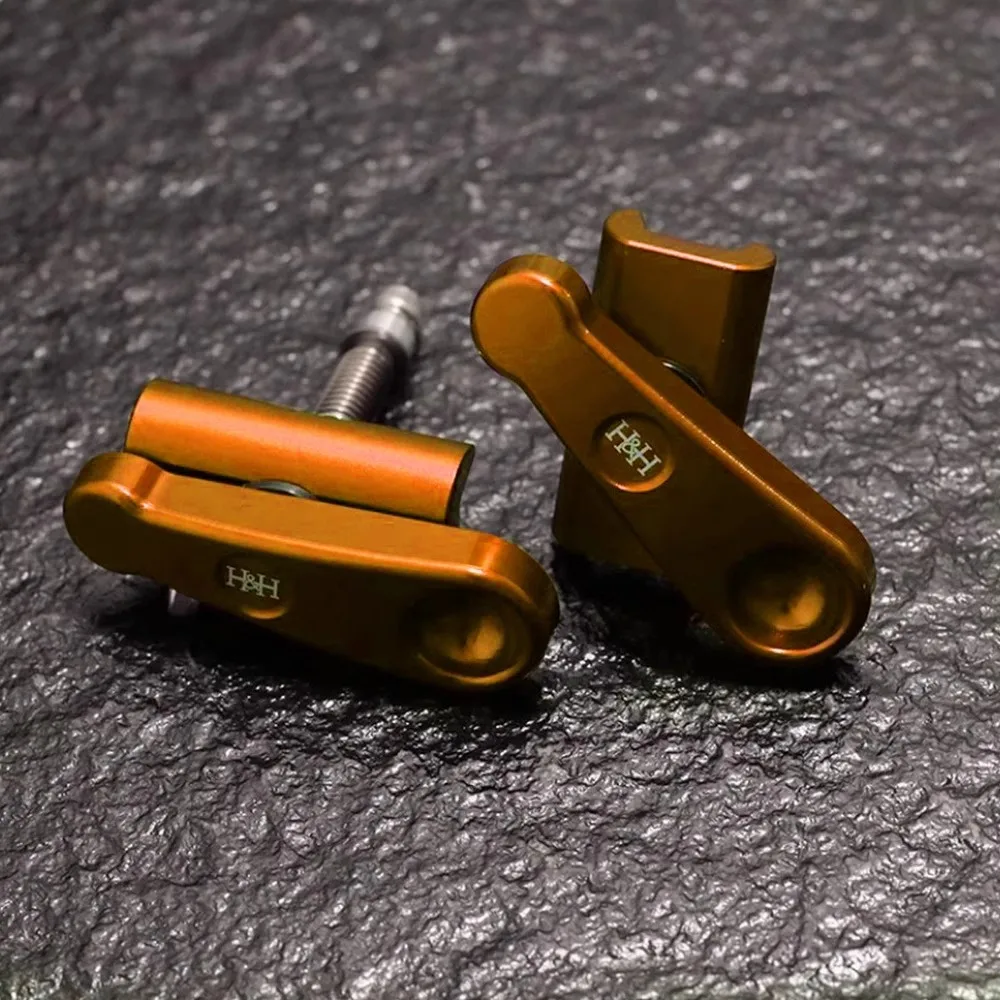 زوج واحد من مشبك مفصلي للدراجة القابل للطي على شكل حرف C لدراجة برومبتون H&H المفصلية في الاستوديو Cline #5