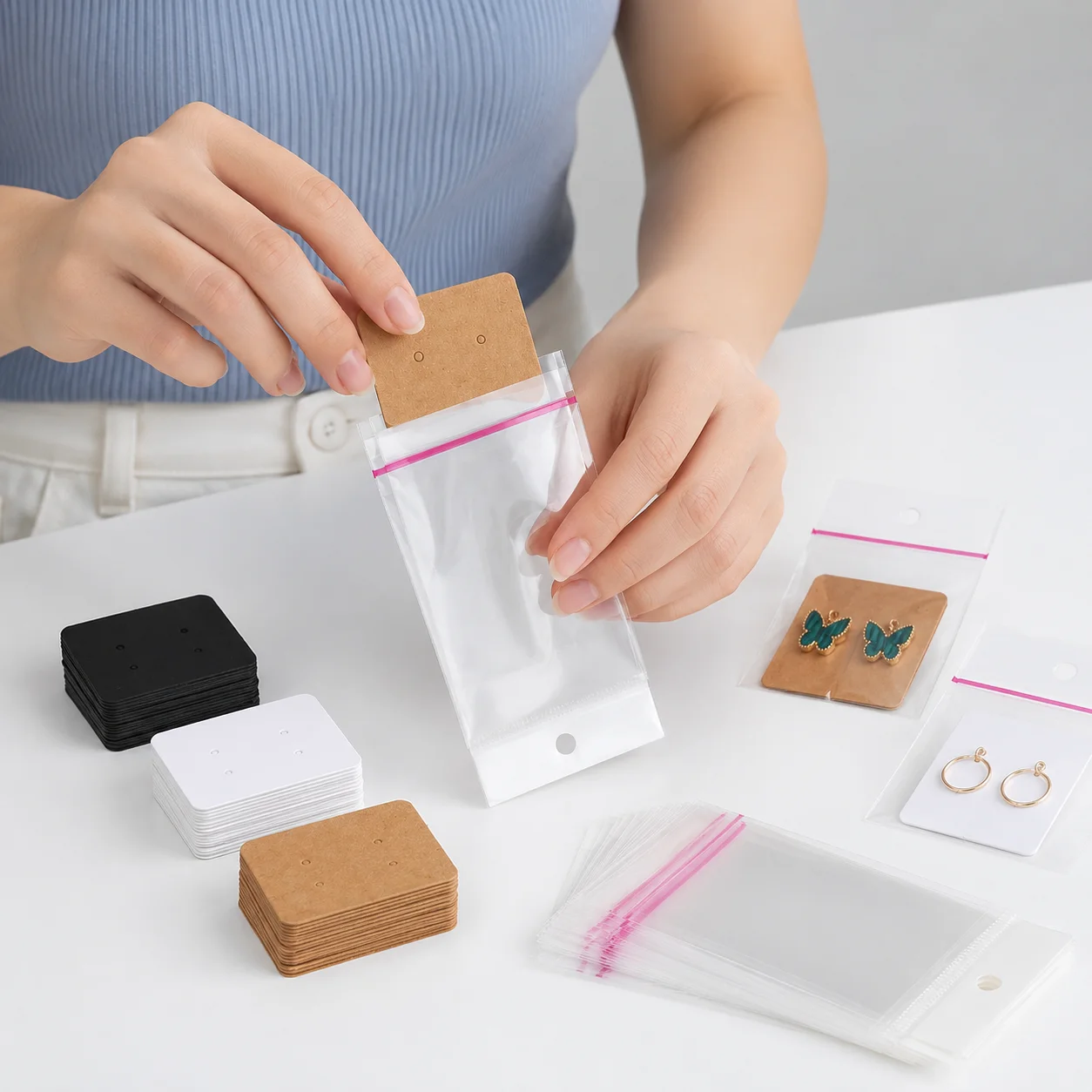 50/100 Stück Kraftpapier-Schmuckkarten mit durchsichtiger Ziplock-Tasche, Ohrringkarten für Halsketten-Verpackungszubehör und Präsentation – Detail 1