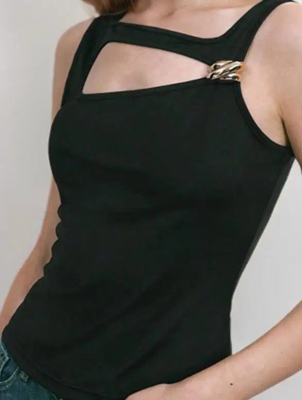 

Women's Vest 2026 Slimming New Hot Selling Fashionable British Temperament Personality Hollow Metal Decoration Sleeveless Vest