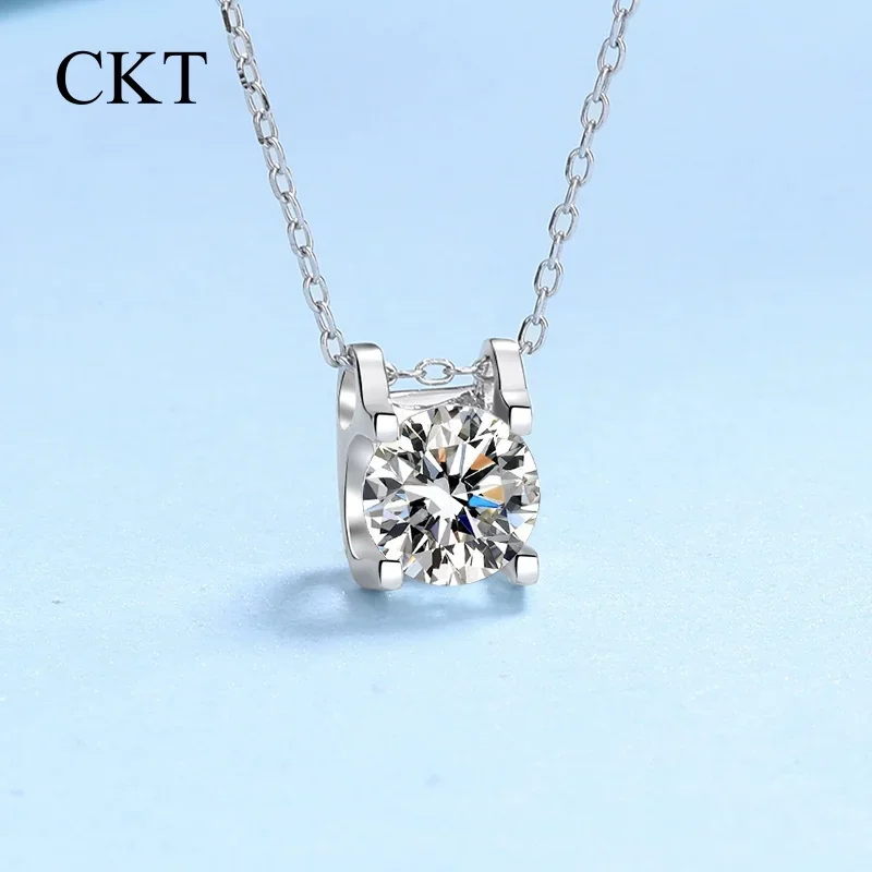 Platinum Pt950 18K สีขาวทองจี้สําหรับผู้หญิงวัวรอบลูกปัด 0.8 กะรัต Moissanite สร้อยคอเพชรเครื่องประดับ Fine