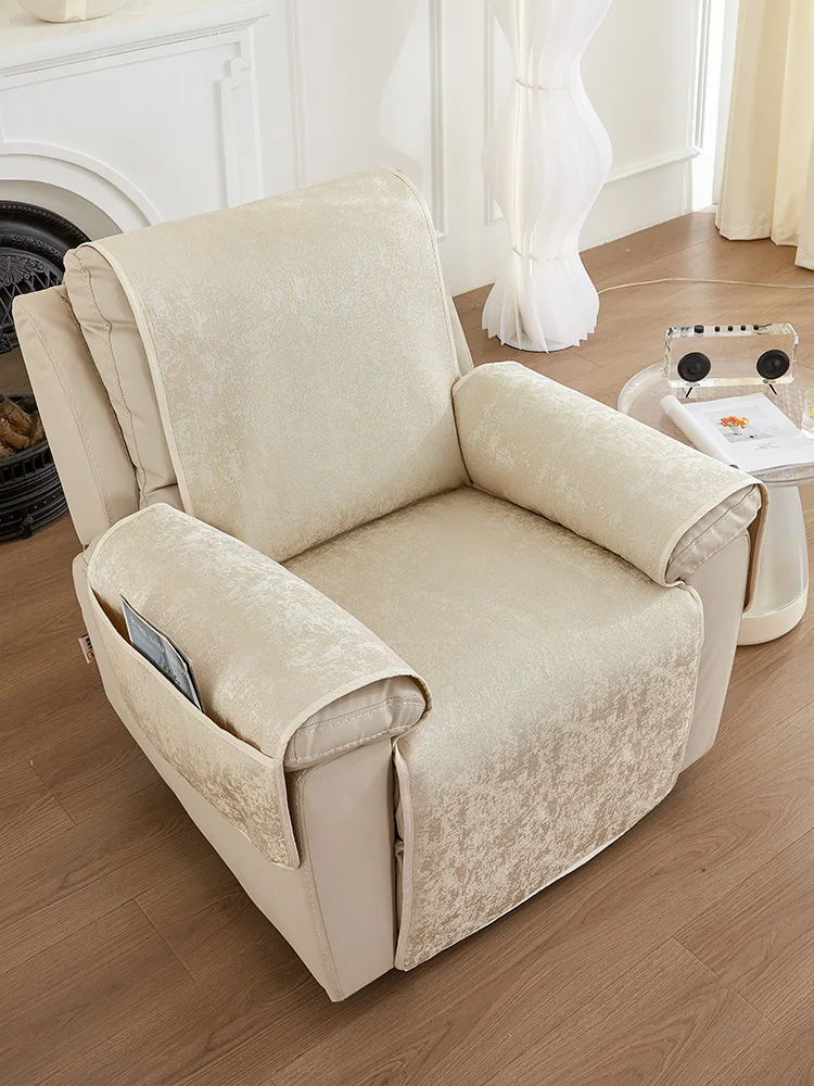 

Роскошный кожаный чехол для одноместного дивана First Class: универсальный, всесезонный, современный, стильный, с защитой от скольжения...