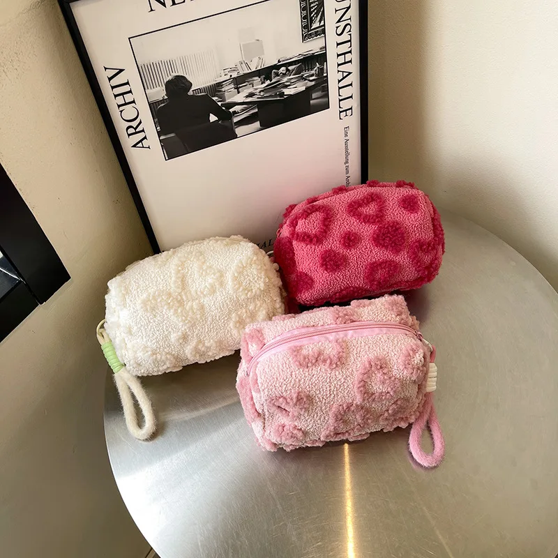Blumenstickerei, große Kapazität, Plüsch-Make-up-Tasche, High-End-Sensation-Aufbewahrungstasche, niedlicher Reise-Organizer, INS-Ästhetik