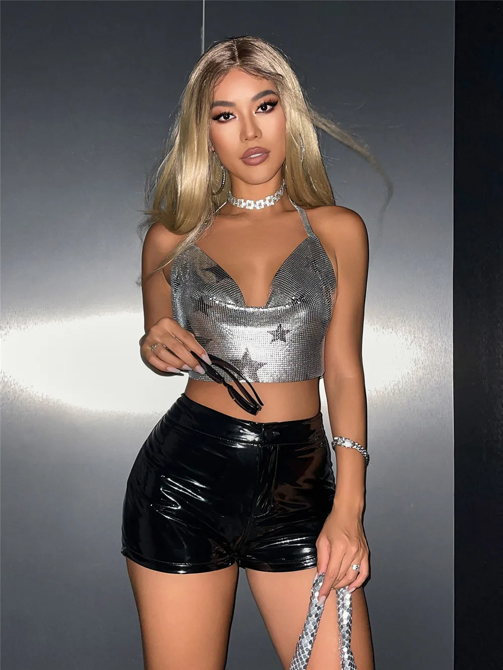 

Женский топ на бретельках с v-образным вырезом и открытыми плечами, сексуальный топ на бретелях с открытой спиной и металлическими блестками, новинка 2025 года, укороченные топы для фестиваля и вечеринки