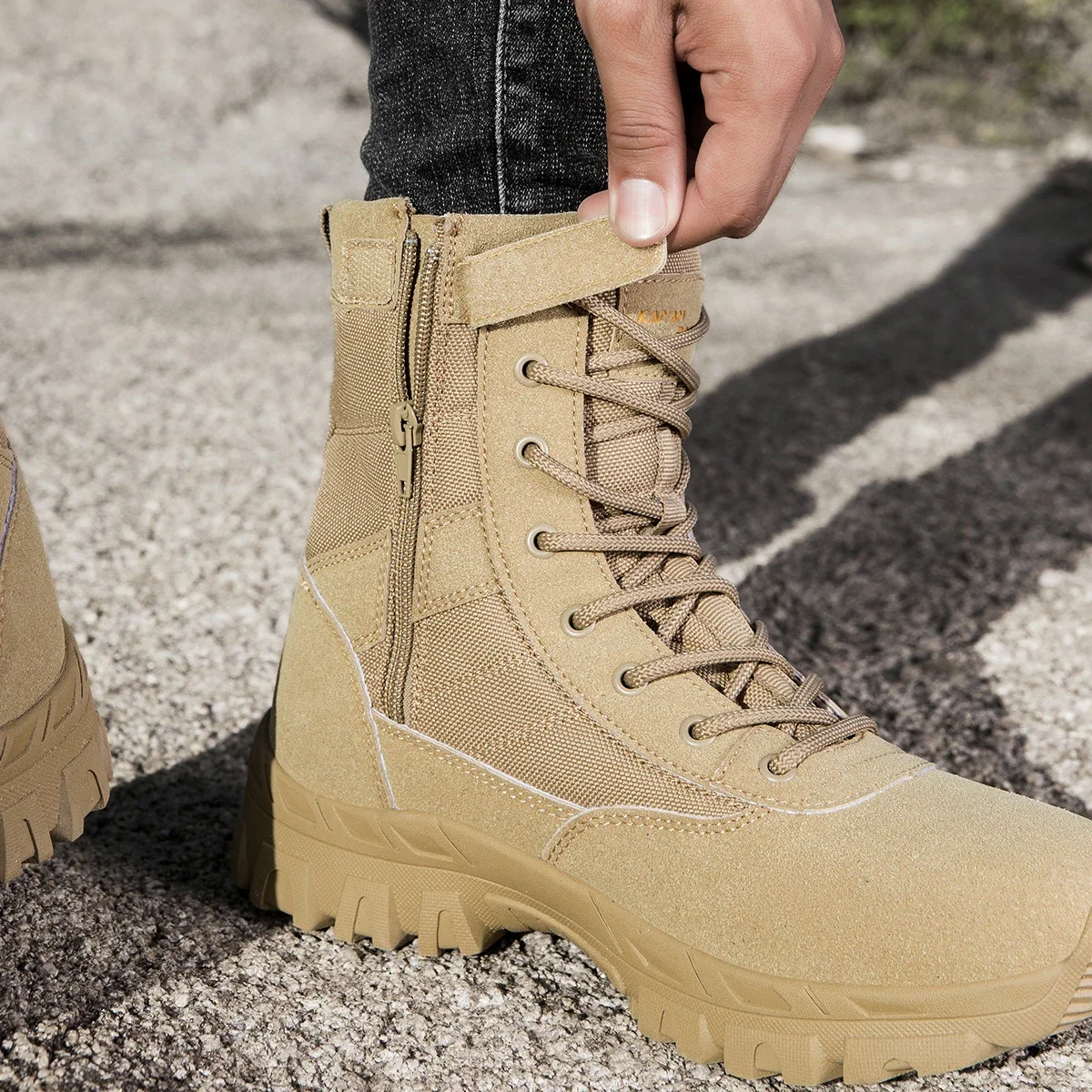 Men's Outdoor Hiking Shoes High-top Leather Boots Tactical Military Boots Black Thick-soled Shoes Wear-resistant Zapatillas Male view 3
