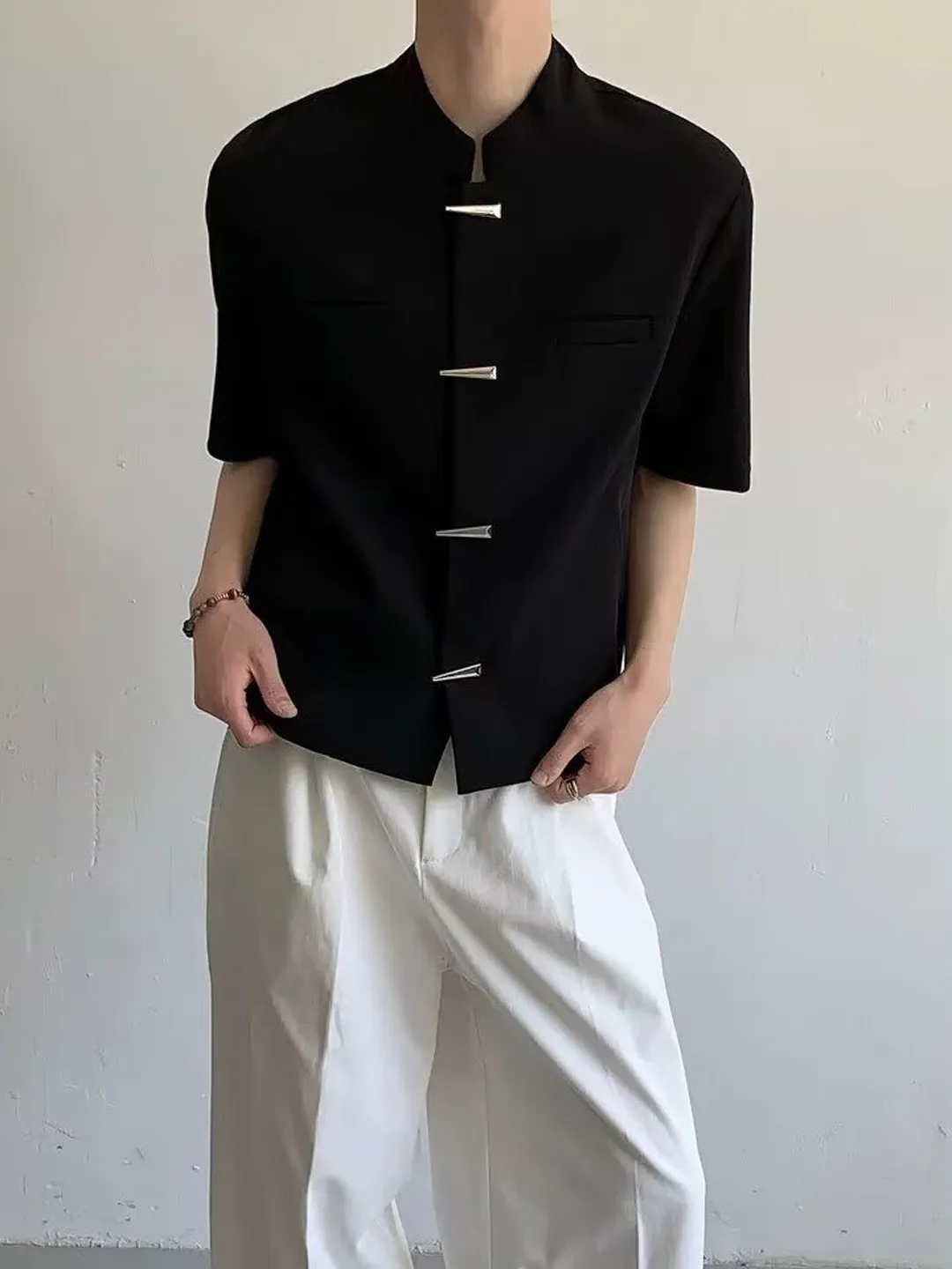 Retro Metal Button Short Sleeve Shirt For Men American Casual Fashion High Street Black Shoulder Padded Stand Collar T-shirt