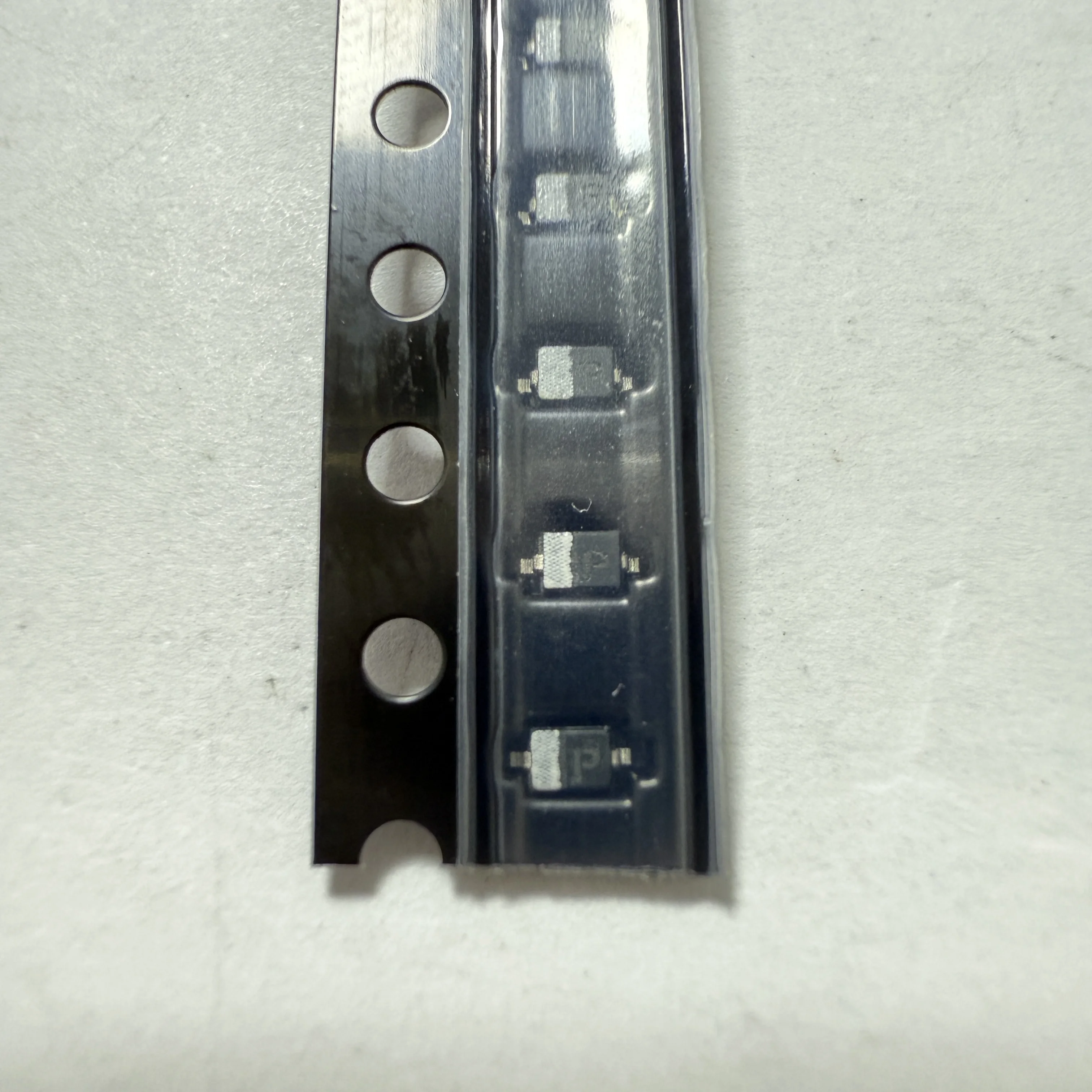 

50PCS/LOT BAT1503WE6327HTSA1 (Schottky Diodes)