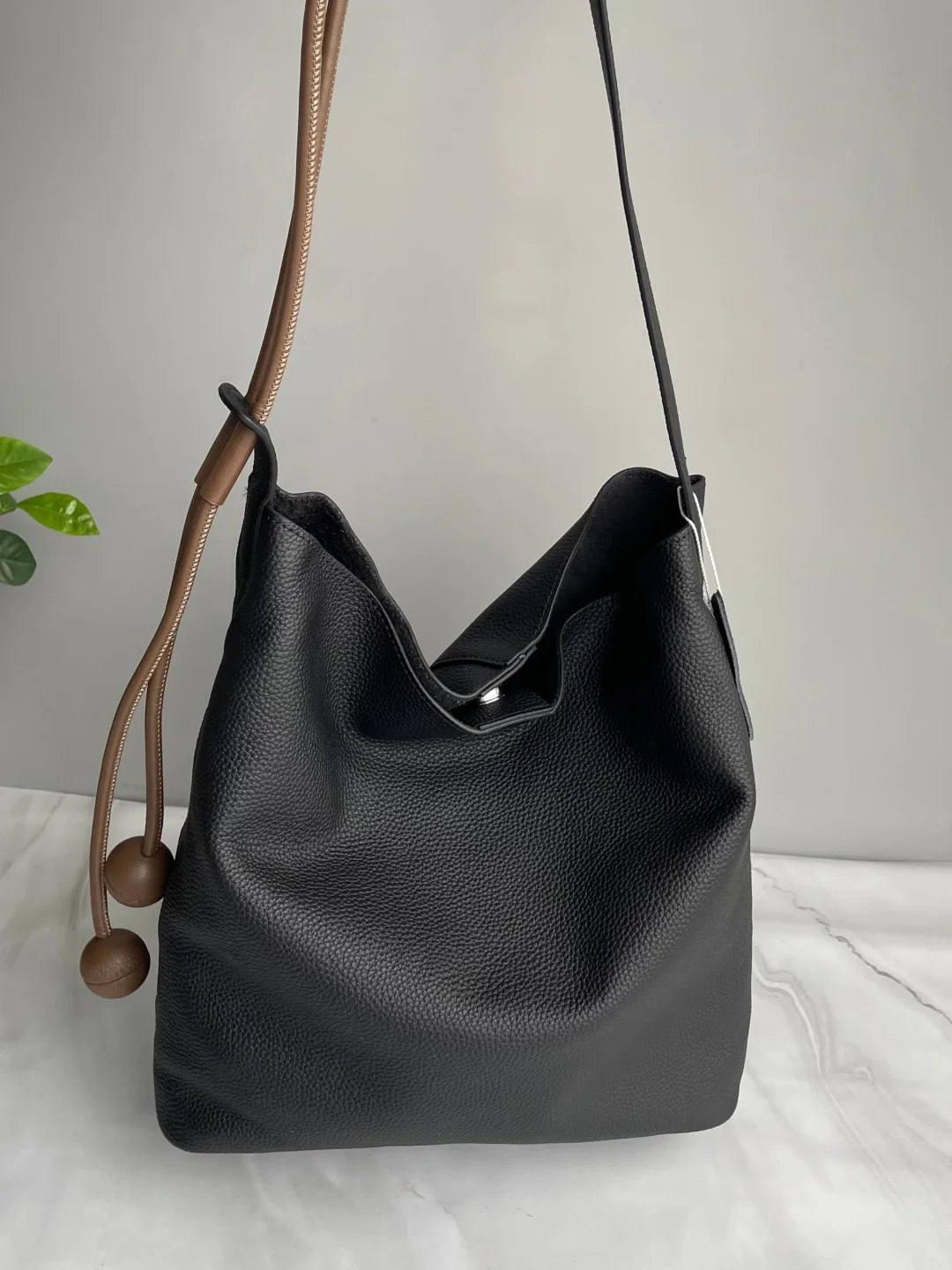 large-capacity-bucket-bag-top-layer-cowhide-commuter-lazy-style-women's-fashion-single-shoulder-crossbody-bag
