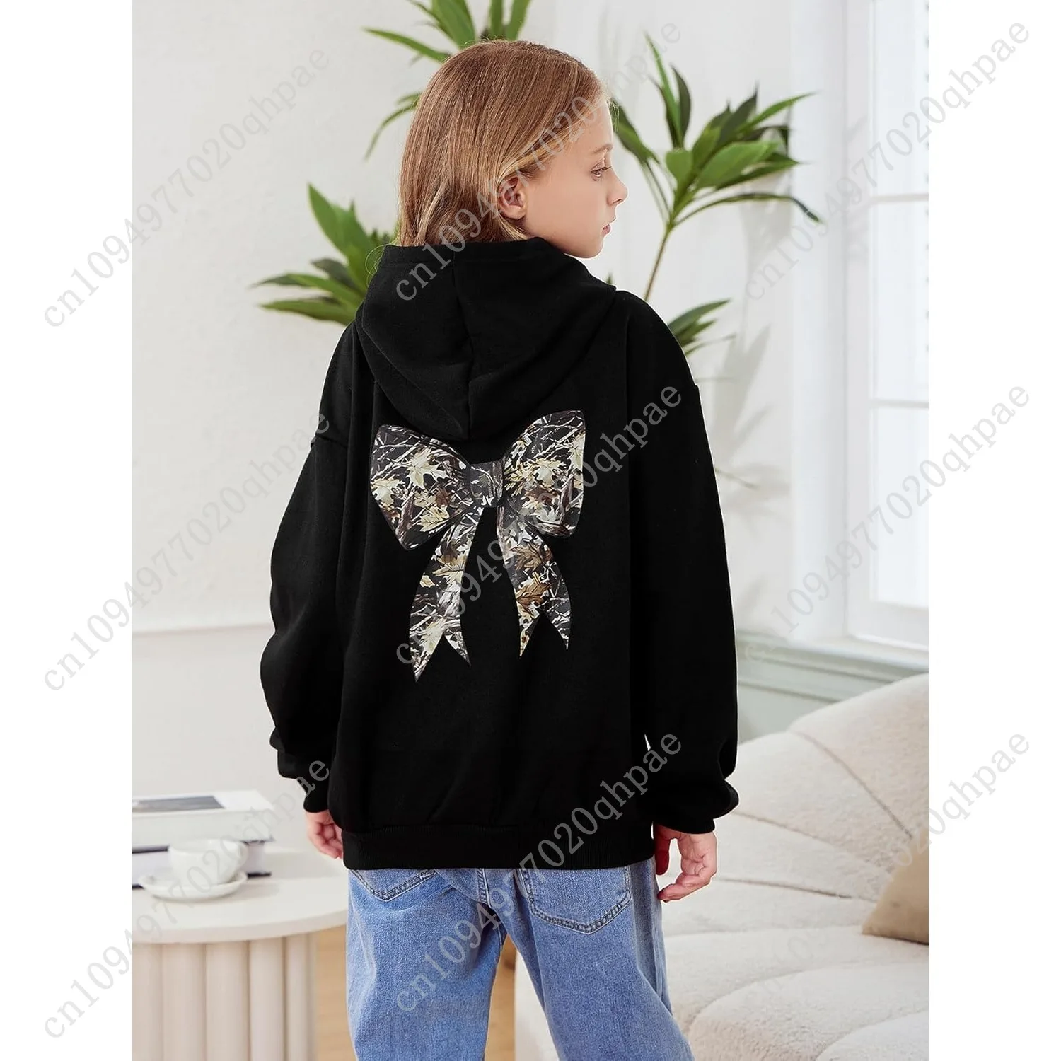 Рисунок 2 - Камуфляжная толстовка с бантом для девочек