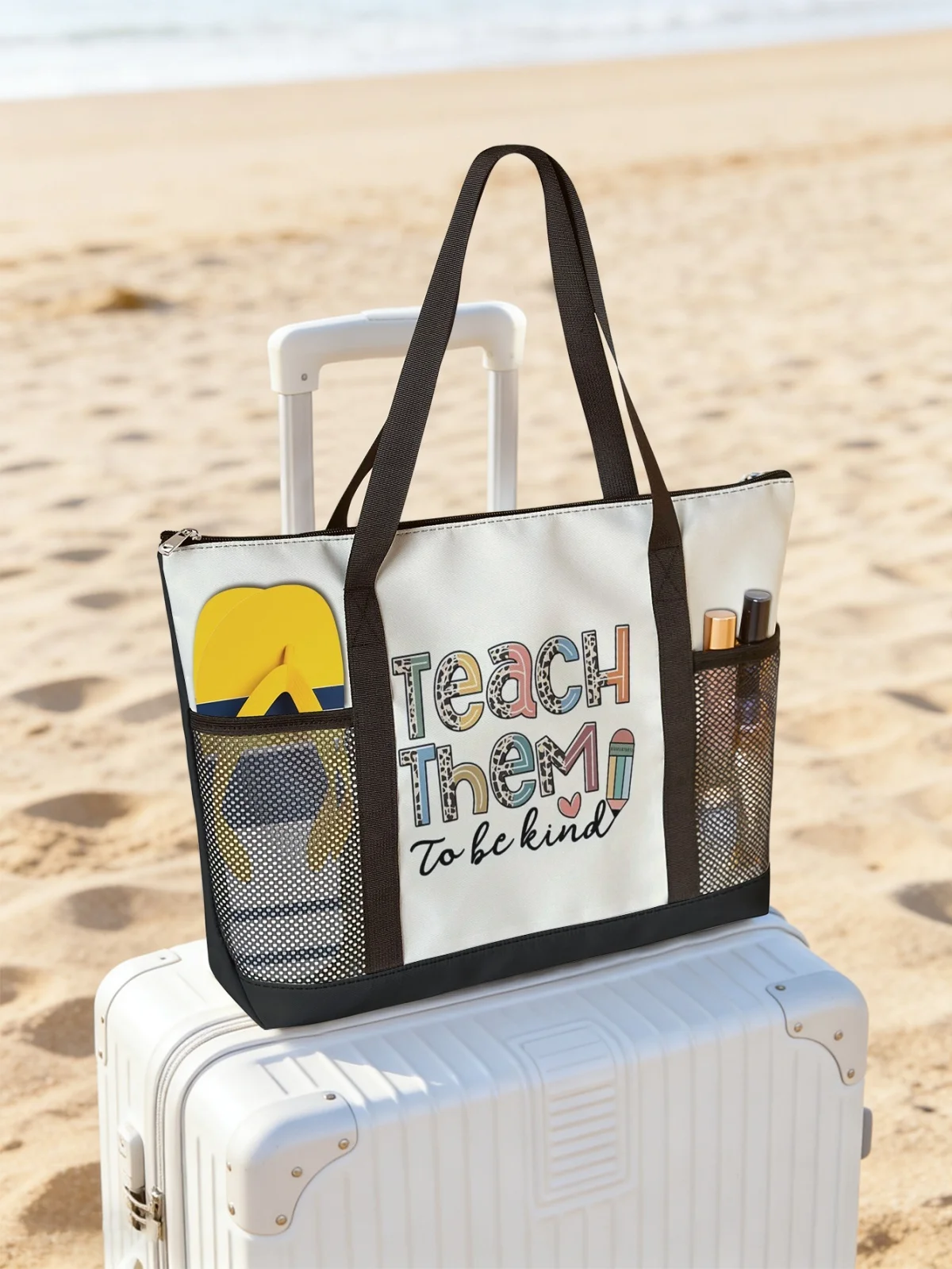 

Яркая сумка с художественным принтом в виде сердечек, вместительная женская пляжная сумка, водонепроницаемая дорожная сумка через плечо с сетчатым карманом.