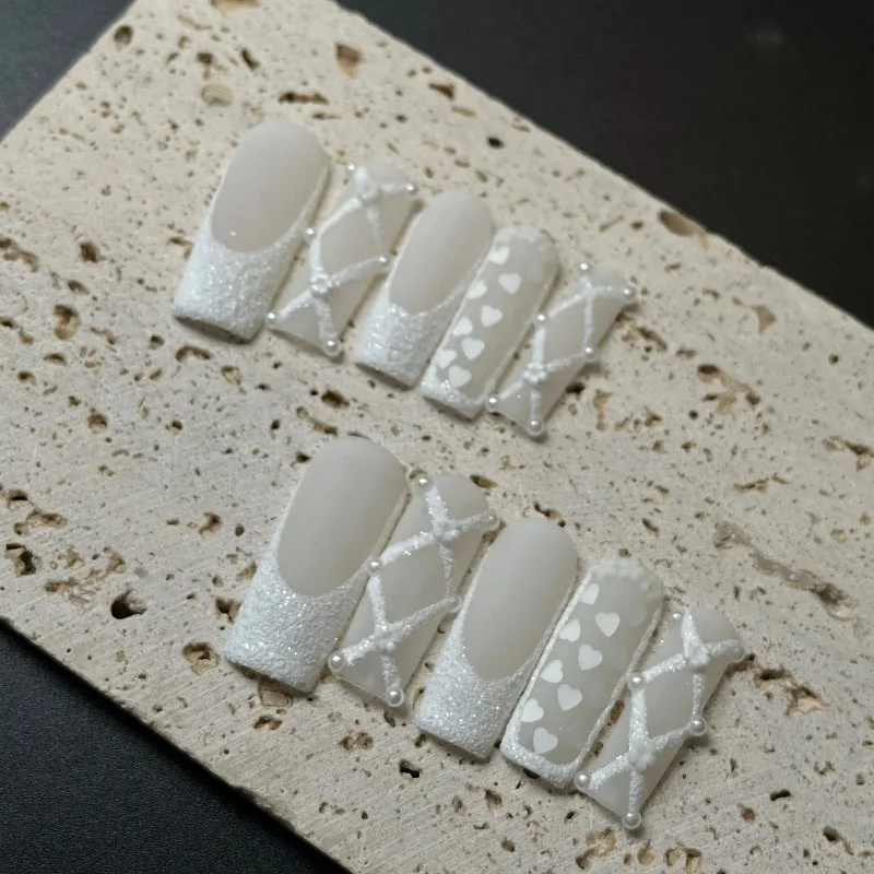 10개입 수제 무광 화이트 네일 코핀 프레스온 네일 3D 펄 하트 디자인 우아한 글리터 인조 손톱 프렌치 네일