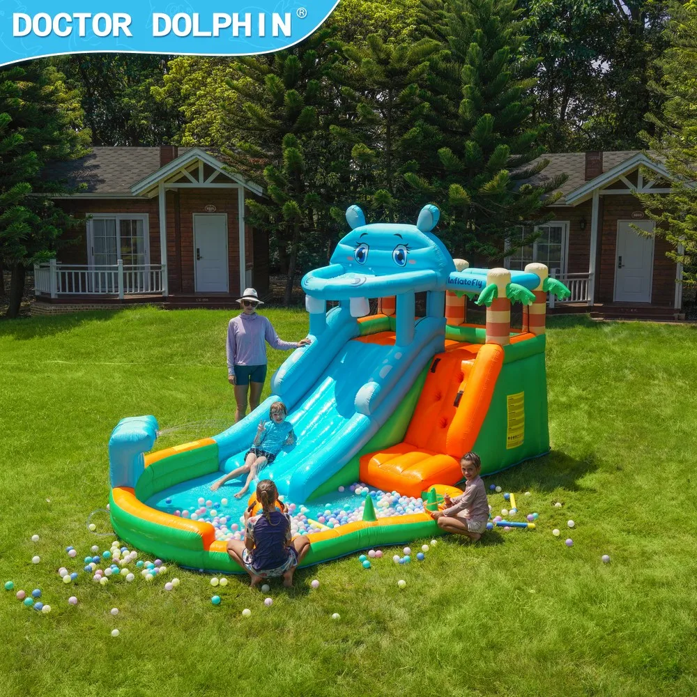 Glissière d'eau gonflable Doctor Dolphin avec pistolet à pulvérisation d'eau, château de maison de rebond avec souffleur, jouets d'été pour enfants avec piscine à balles