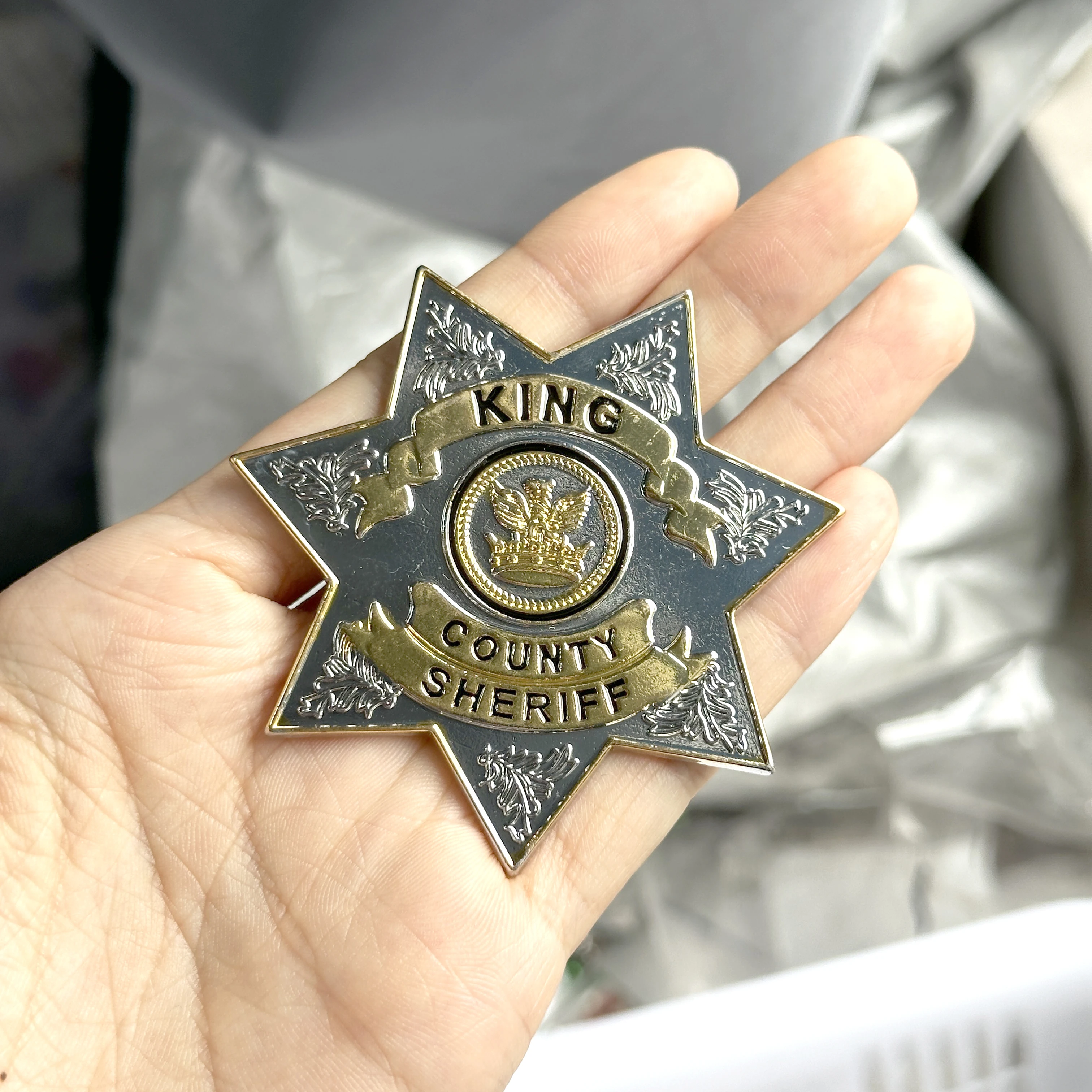 فيلم المشي الميت نفس النمط شريف شارة معدنية الوقوف طوق ظهره الديكور بروش تأثيري اكسسوارات هدية الهالوين