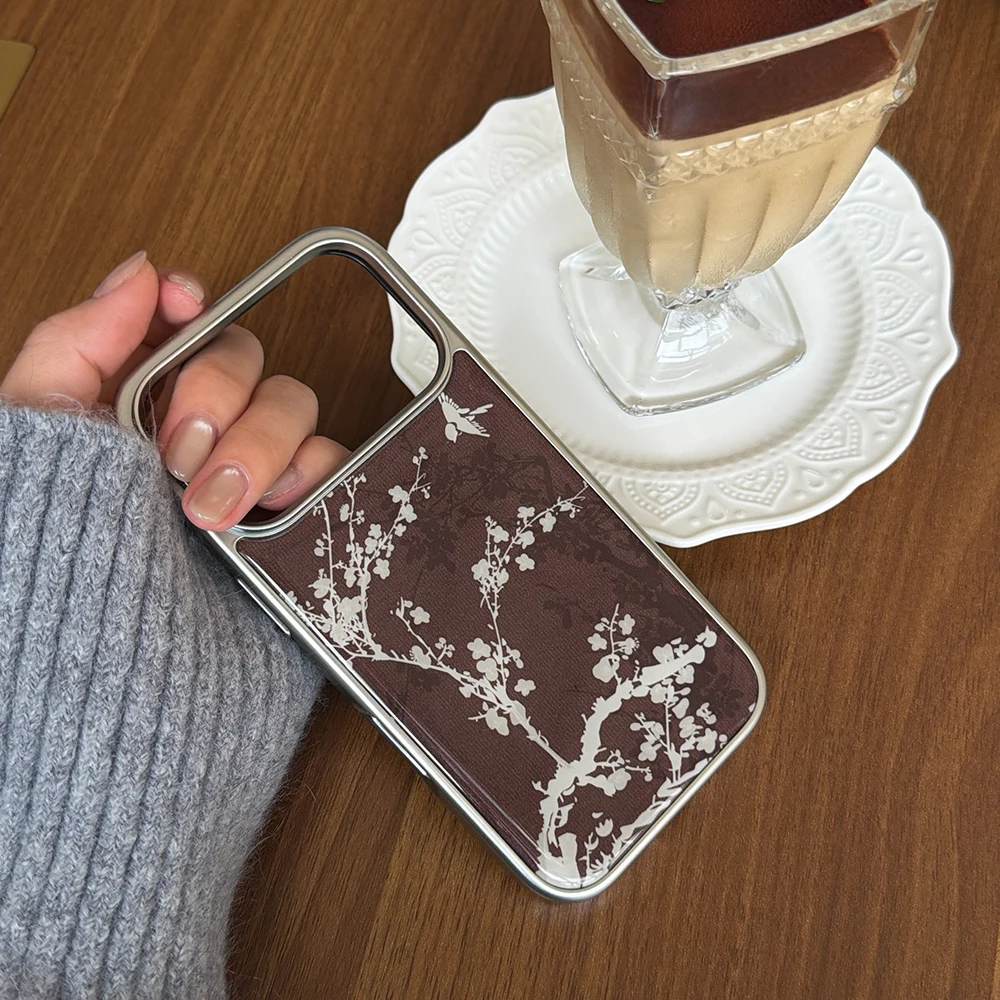 Elegantes Braun mit weißem Blumenmuster, stilvolle Hülle für iPhone 17, 16, 15, 14, 17 Pro Max 13, galvanisierte, stoßfeste Abdeckung mit Tropfenkleber – Detail 3