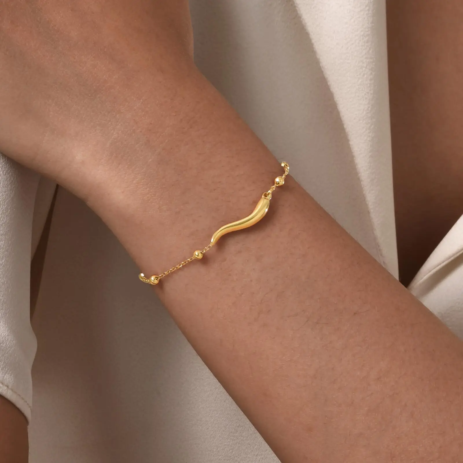 Rechteckiges Büroklammer-Kettenarmband für Damen, wasserdicht, goldfarbenes Edelstahl-Gliederarmband, Schichtschmuck
