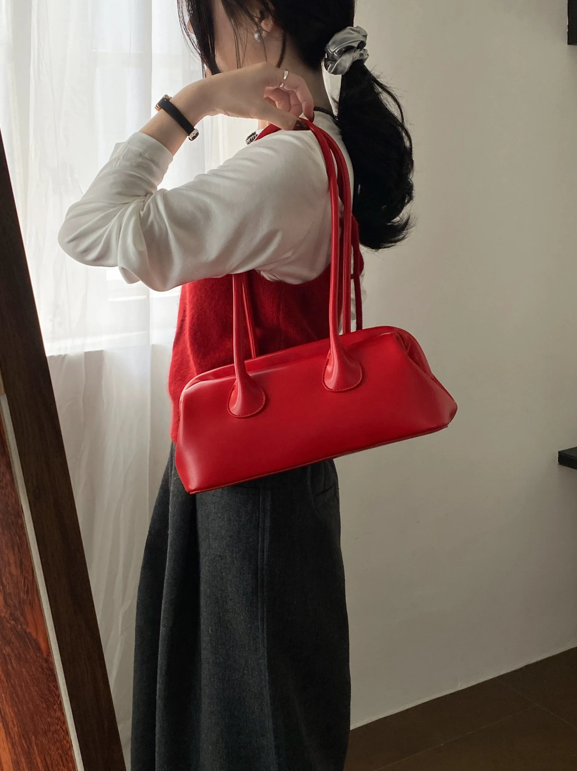 حقيبة كتف جلدية ناعمة كبيرة السعة عالية الجودة للاستخدام اليومي على الطراز الكوري العصري