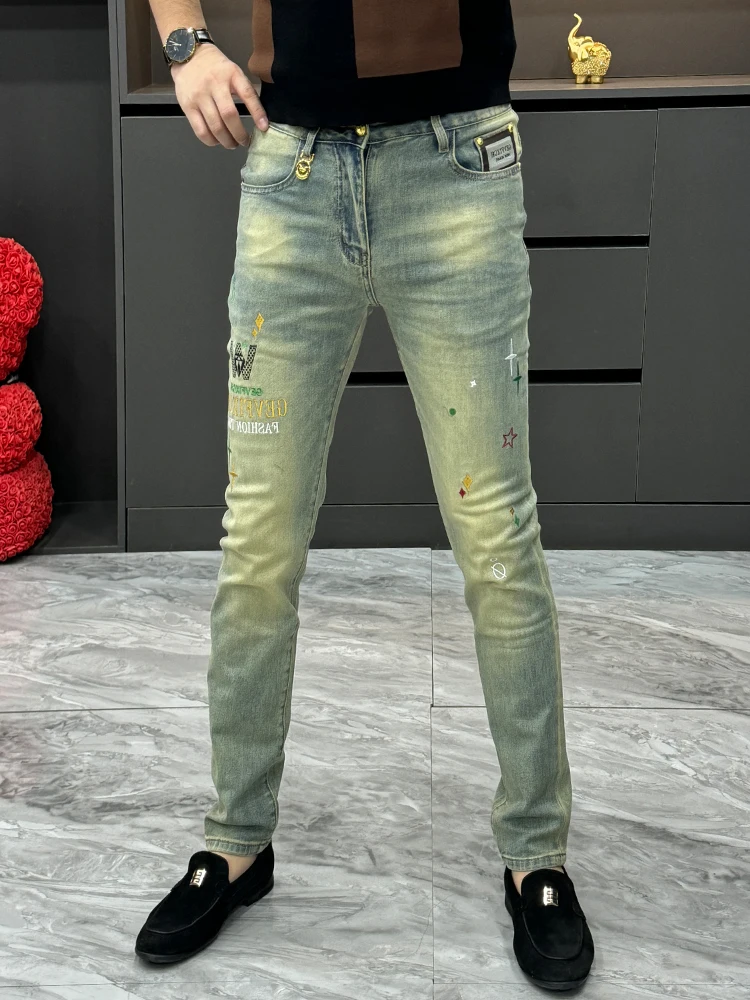 

Мужские модные джинсы с вышивкой, зауженного кроя, со средней посадкой, из выстиранного денима, повседневные брюки, износостойкие, для весны и осени