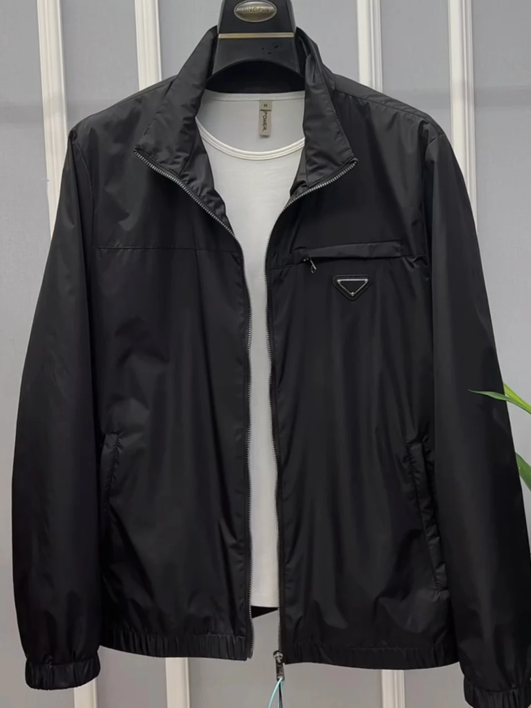 

Новинка 75, весенне-осенняя мужская куртка с воротником-стойкой, легкая, роскошная, повседневная, модная, удобная, модная, украшенная молнией, антитимная...