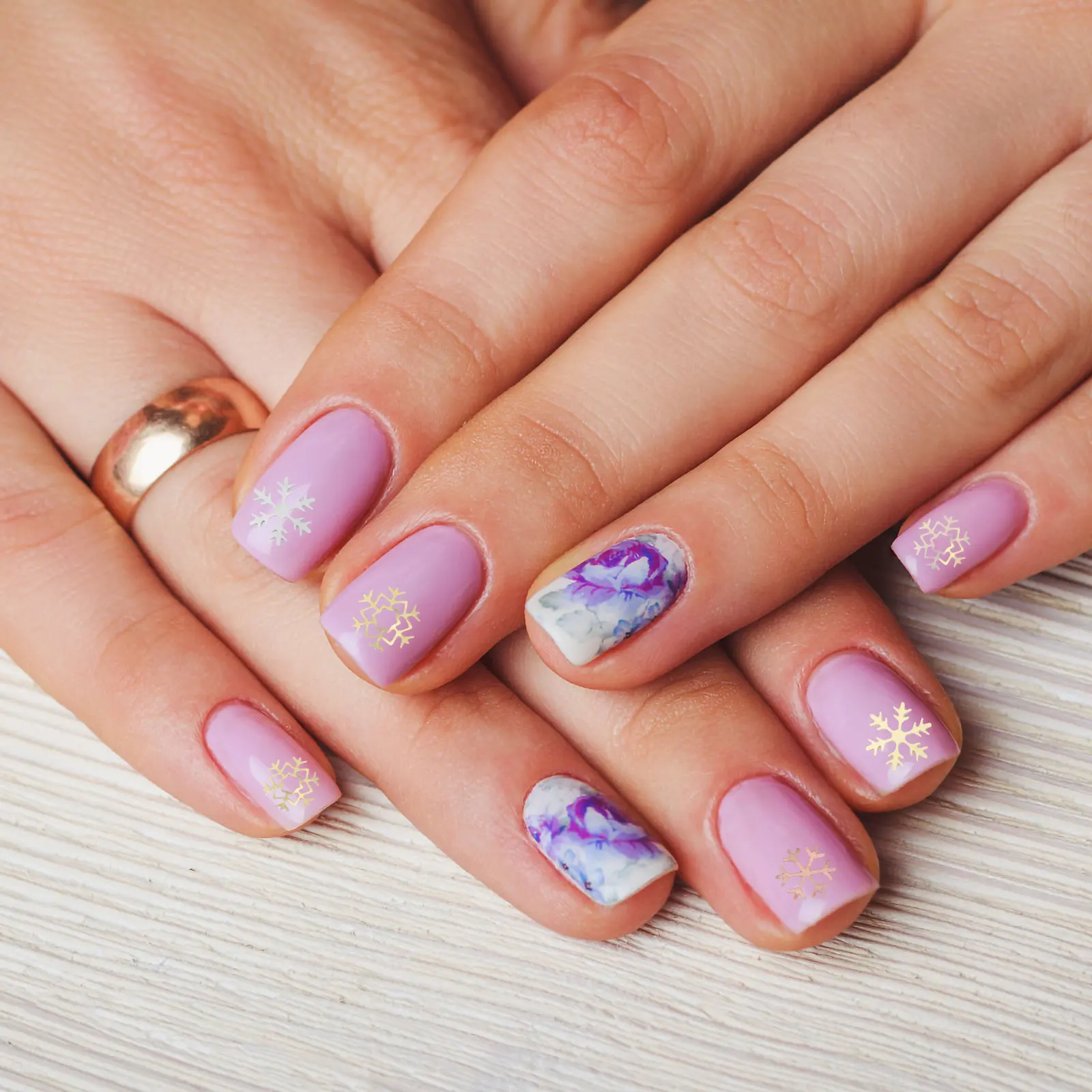 

4 Boxes Christmas Nail Art Supplies Metal Stickers Snowflake Design Nail Decor for Women DIY Stylish and Comfortable