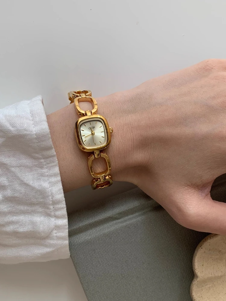 

Винтажный золотой полый квадратный женский браслет, модный дизайн, универсальные женские кварцевые часы Relojes De Mujer