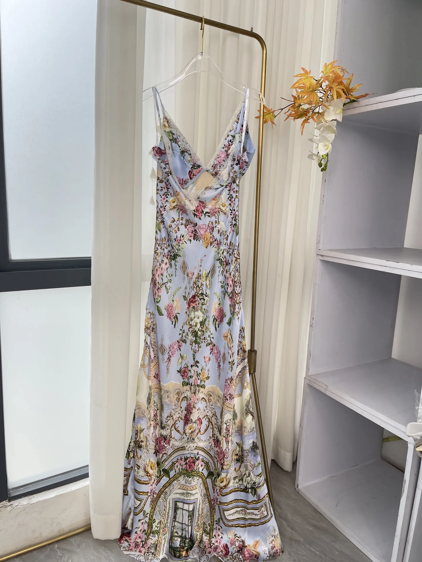 

Blue Flowers Print Sleeveless Lace Edge Decoration Backless Maxi Dress