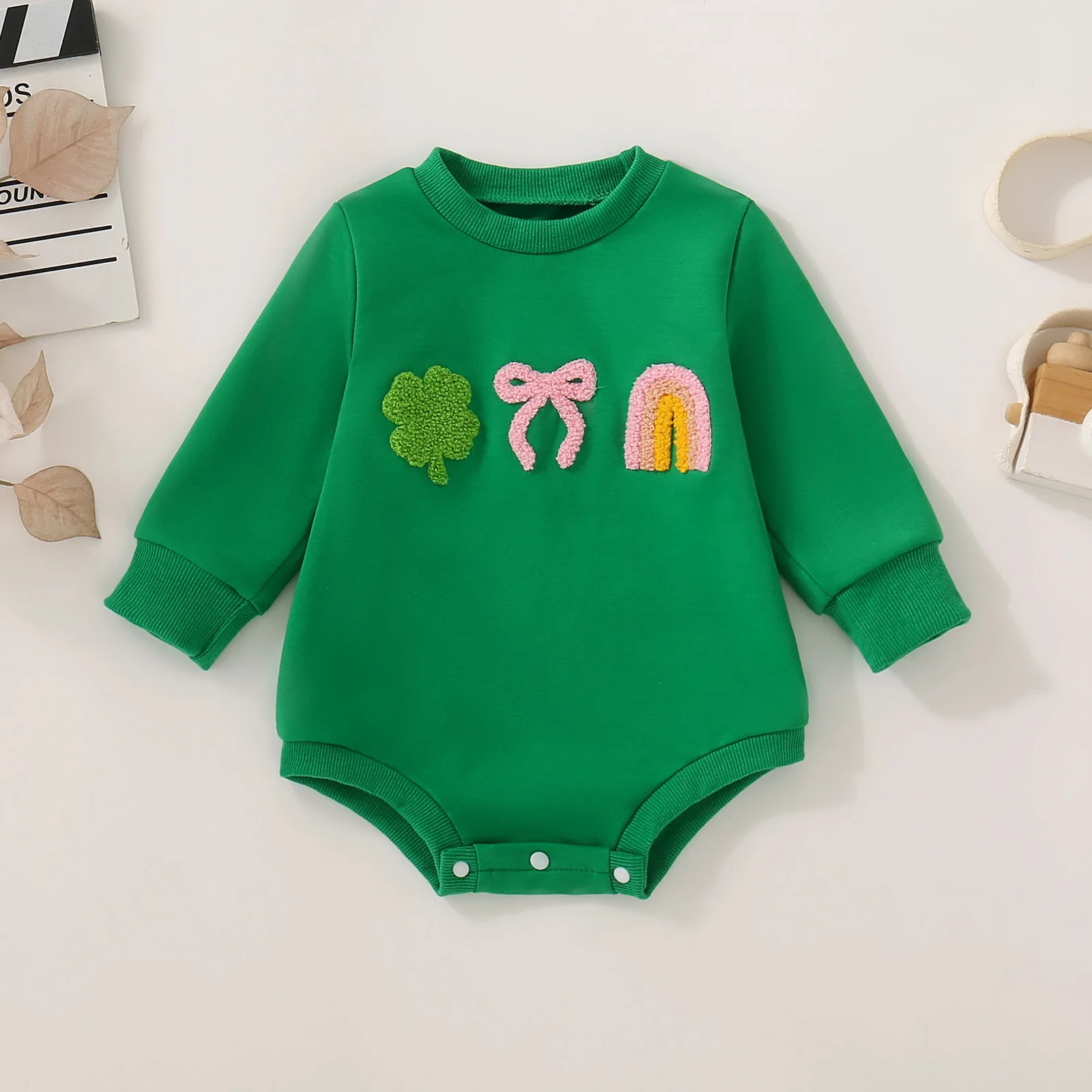 Autumn gender-neutral four-leaf clover towel embroidered green long-sleeved Romper