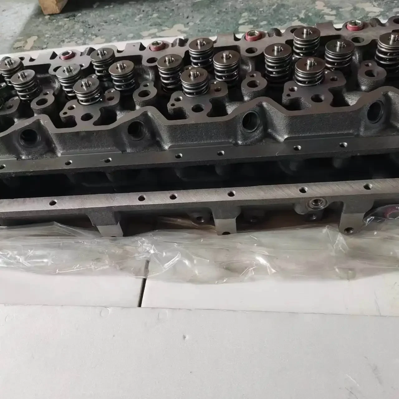 High quality genuine parts Cylinder head 6745-11-1190 6745111190 with stock available and fast delivery for kom