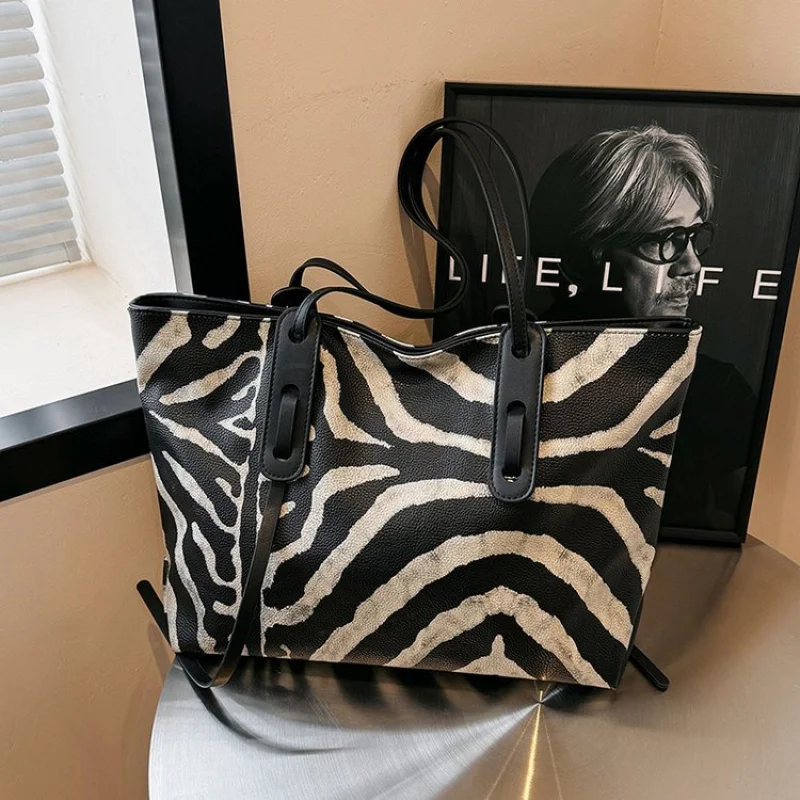 有名デザイナーの女性用クロスボディバッグ-レディース向けレザーショルダーメッセンジャーバッグ、エレガントなハンドバッグ、人気のクラシックラグジュアリー