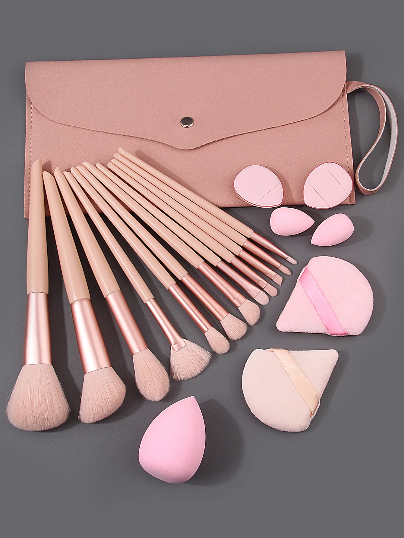 Ensemble d'outils professionnels de beauté quotidienne: 12 pinceaux de maquillage à poils souples + 8 pièces de bouffantes d'éponge d'œuf de maquillage en forme de goutte d'eau + trousse de maquillage