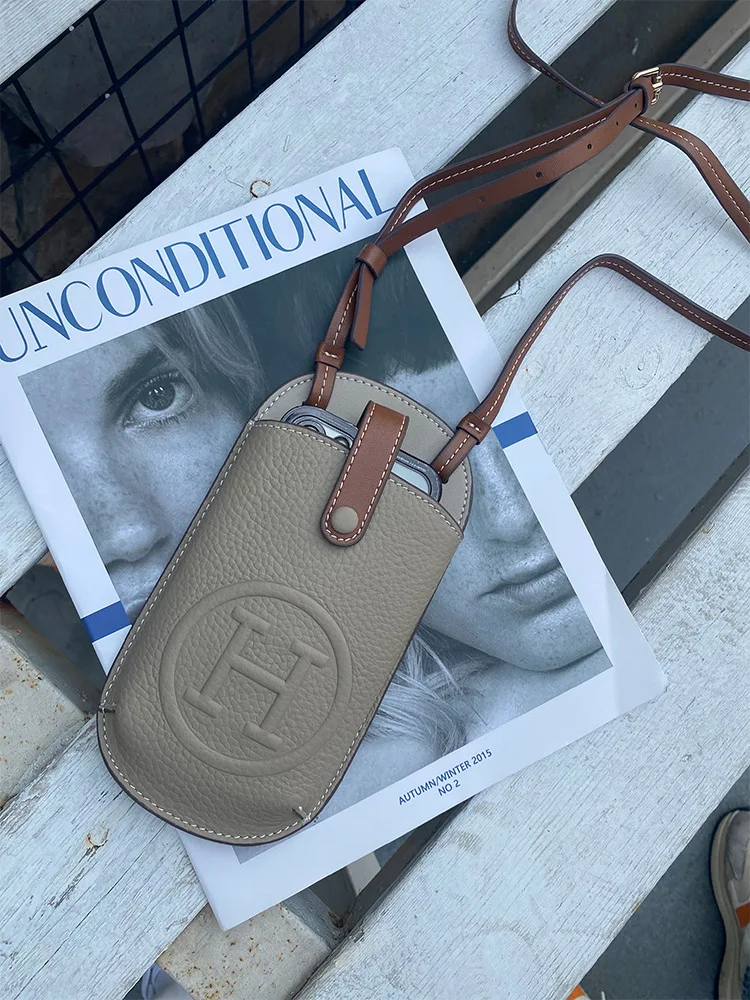 حقيبة على طراز المصمم - موديل جديد 2025 - حقيبة هاتف محمول عالية الجودة للنساء - حقيبة كروس كلاسيكية ومتعددة الاستخدامات