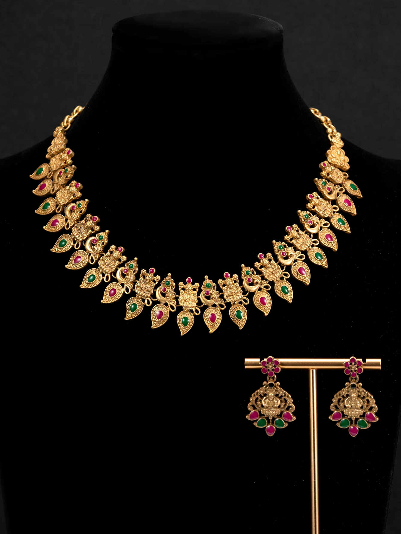 heavy-duty-indian-style-vintage-gemstone-necklace-and-earring-set-antique-court-style-carved-ethnic-bridal-jewelry-set