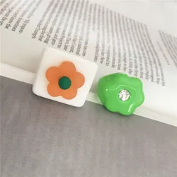 Korean Style White and Green Resin Flower Rings Elegant Plastic Rings for Girls Aesthetic Party Accesories