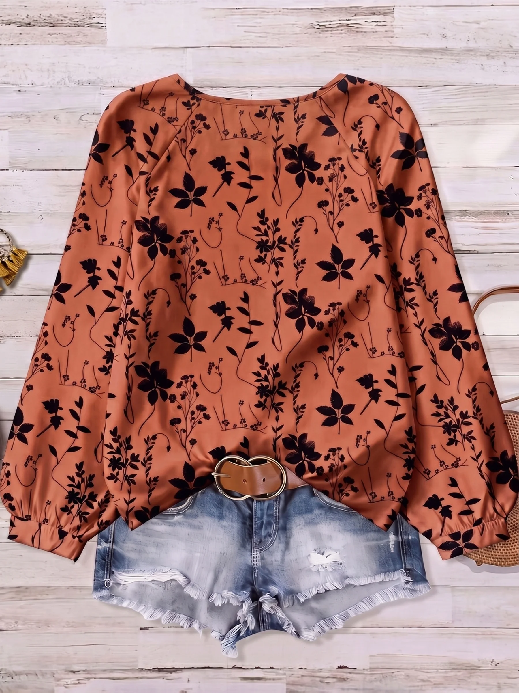 Stilvolle Bluse in Übergröße mit Blumenmuster für mühelose Alltags-Eleganz – Detail 2