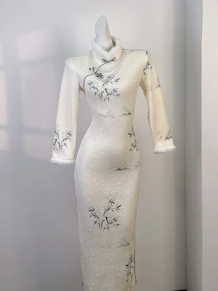 

Белое бамбуковое пальто с вышивкой, утепленное, с длинными рукавами, в стиле ципао, для молодых женщин, зимнее, новинка